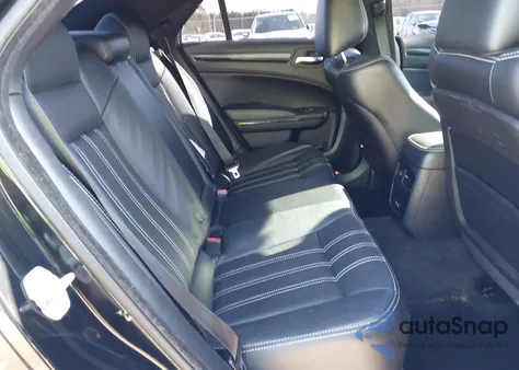 2015 Chrysler 300 300S z USA, uszkodzony, nr VIN 2C3CCABG0FH853608